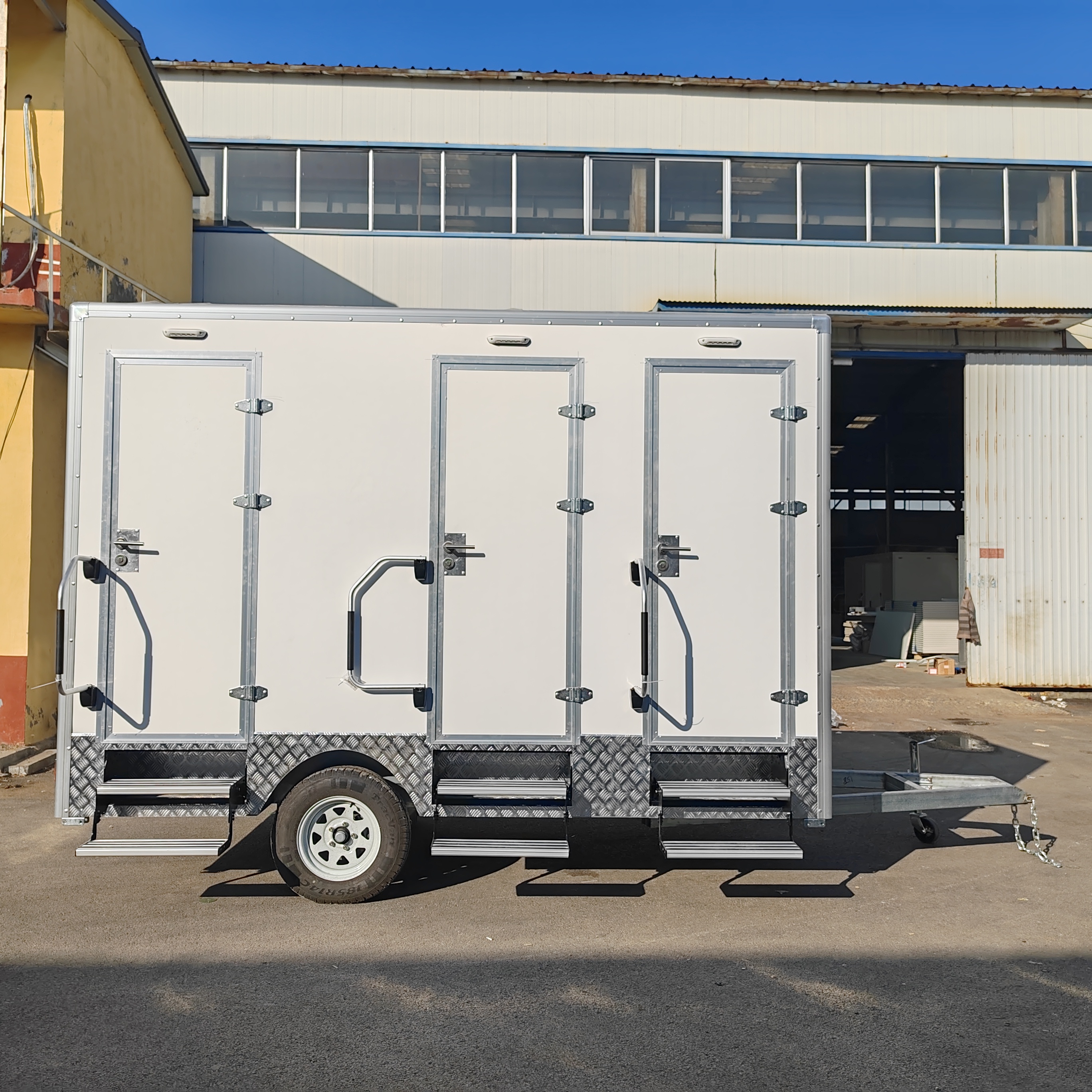 Mobile Toilet Trailer Luxury 3 - Outdoor Camping Rentals 리뷰 및 가격